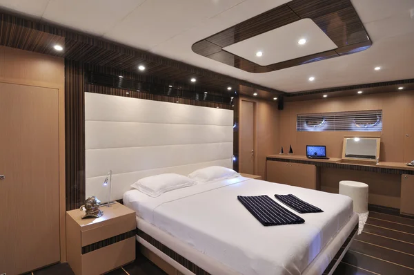 Schickes Schlafzimmer der Jacht — Stockfoto
