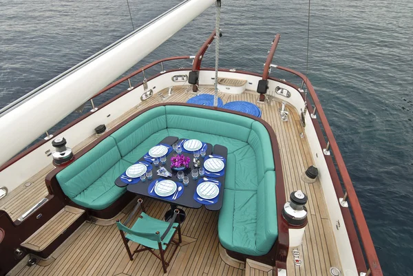 Mesa de cena en el barco — Foto de Stock
