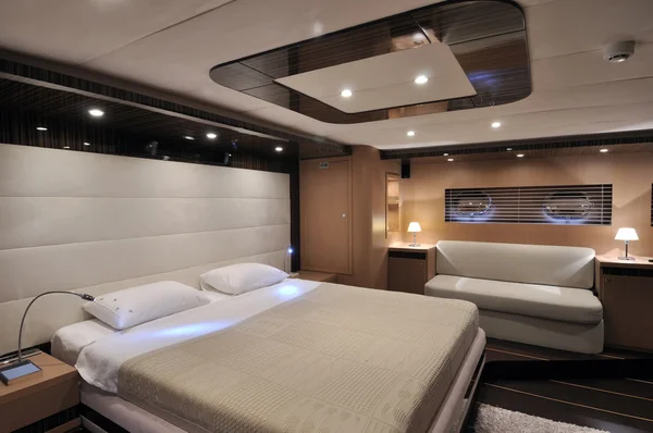 Elegancki bedroomof jacht — Zdjęcie stockowe