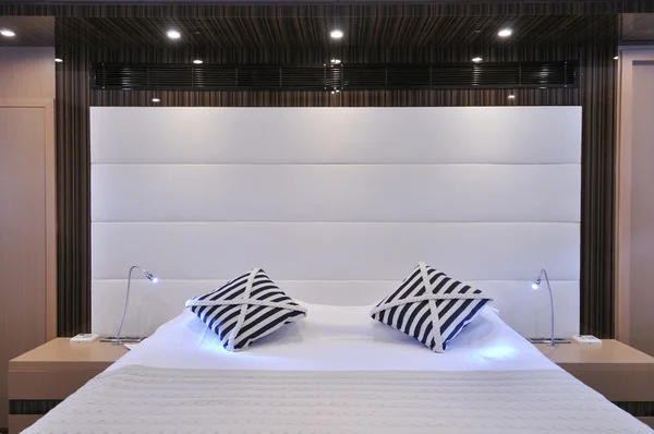 Camera da letto chic di yacht — Foto Stock