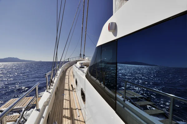 Duży jacht luksusowy — Zdjęcie stockowe