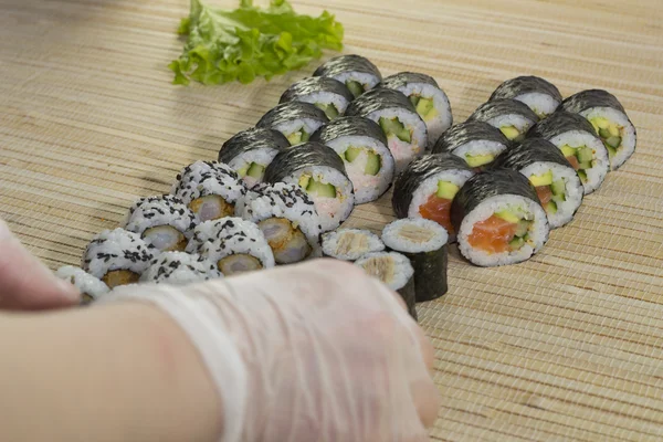 Sushi instellen in bamboe — Stockfoto