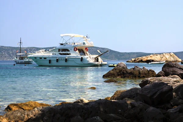 Yacht in alonissos — Stockfoto