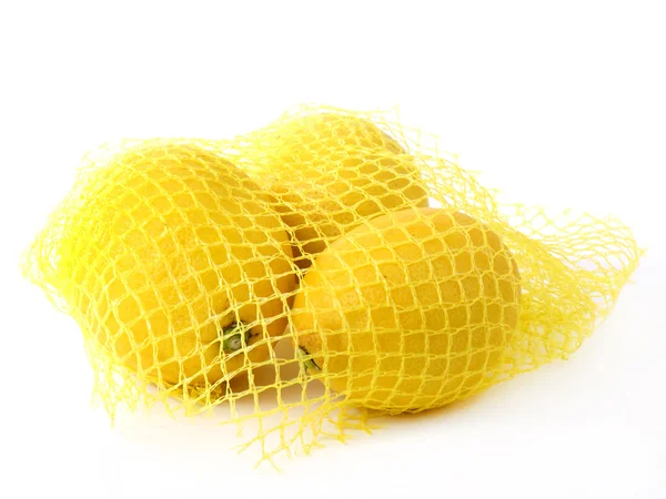 Limones en una red —  Fotos de Stock