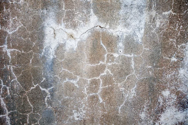 Проветриваемая и потрескавшаяся стена — стоковое фото