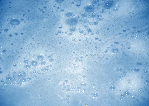 Burbujas de jabón contra el agua — Foto de Stock