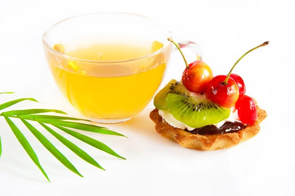 Torta di frutta e tazza di tè verde — Foto Stock