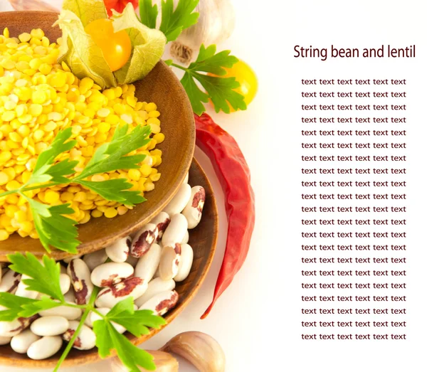 stock image String bean and lentil in wooden plates