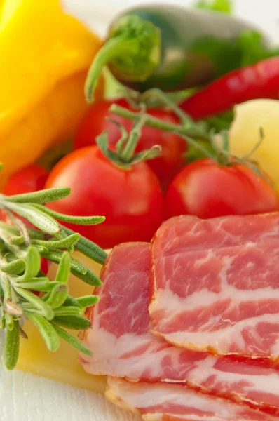 Tomater, lök, peppar och kött — Stockfoto