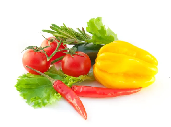 Los tomates, la cebolla, la pimienta y la ensalada — Foto de Stock
