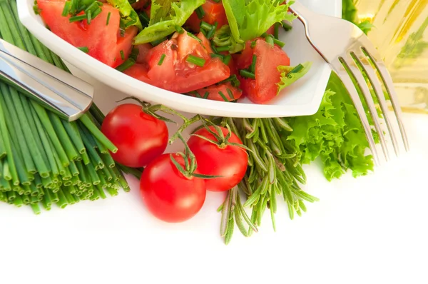 Los tomates, la cebolla, la pimienta y la ensalada —  Fotos de Stock