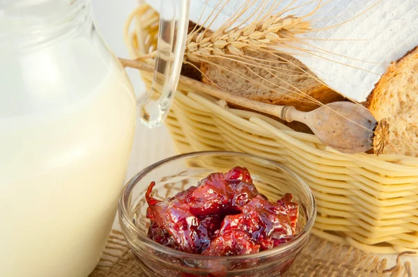 Jug with milk, bread and wild flower — Stock Photo, Image