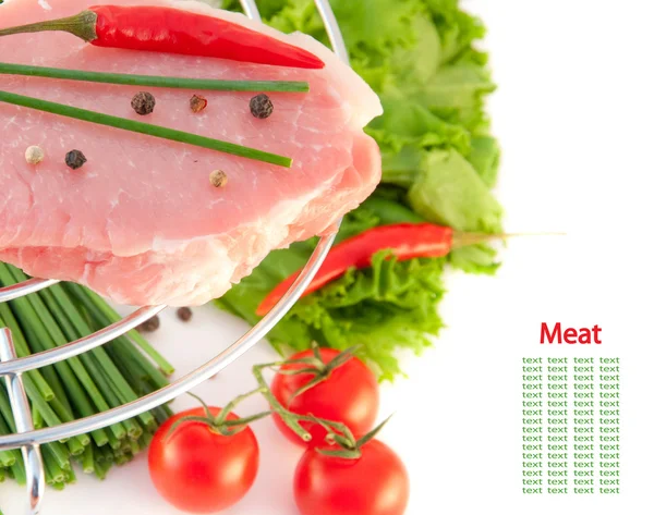 Vlees, een UI en peper op een grill — Stockfoto
