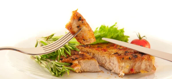 เนื้อ หัวหอมและพริกไทยบนตะแกรง — ภาพถ่ายสต็อก