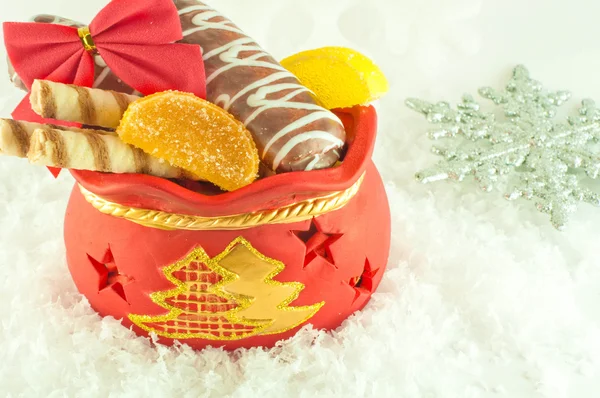 Noel hediyeler, kurabiye ve meyve şekeri, hediye çanta — Stok fotoğraf
