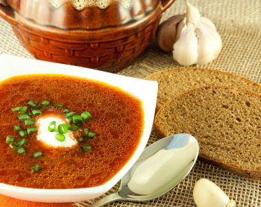 Borsch pancarı ve domates soslu lahana çorbası. etnik mutfağı