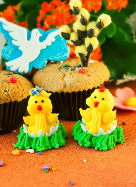 stock image Easter chicken from glaze, spring and flowers