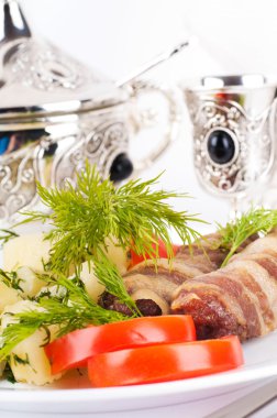 et rulolar ve rezene ve patates ile domates