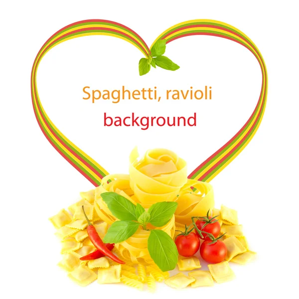 Espaguete, Massa com tomate e pimenta, um manjericão verde — Fotografia de Stock