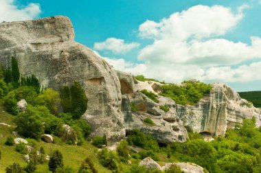 dağlar, gökyüzü ve yeşil alanlar Kırım, Ukrayna