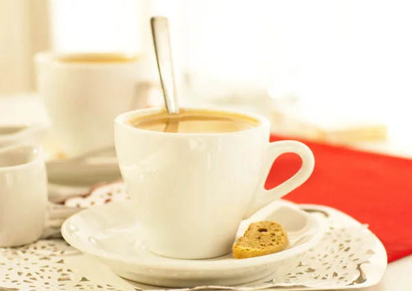 Cup of coffee with fragrant crouton on a red napkin — Stock Photo, Image