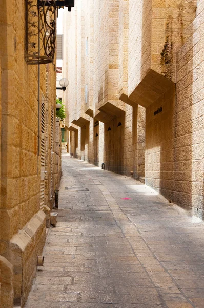 Narrow stone streets of ancient Jerusalem, Israel — Stock Photo, Image