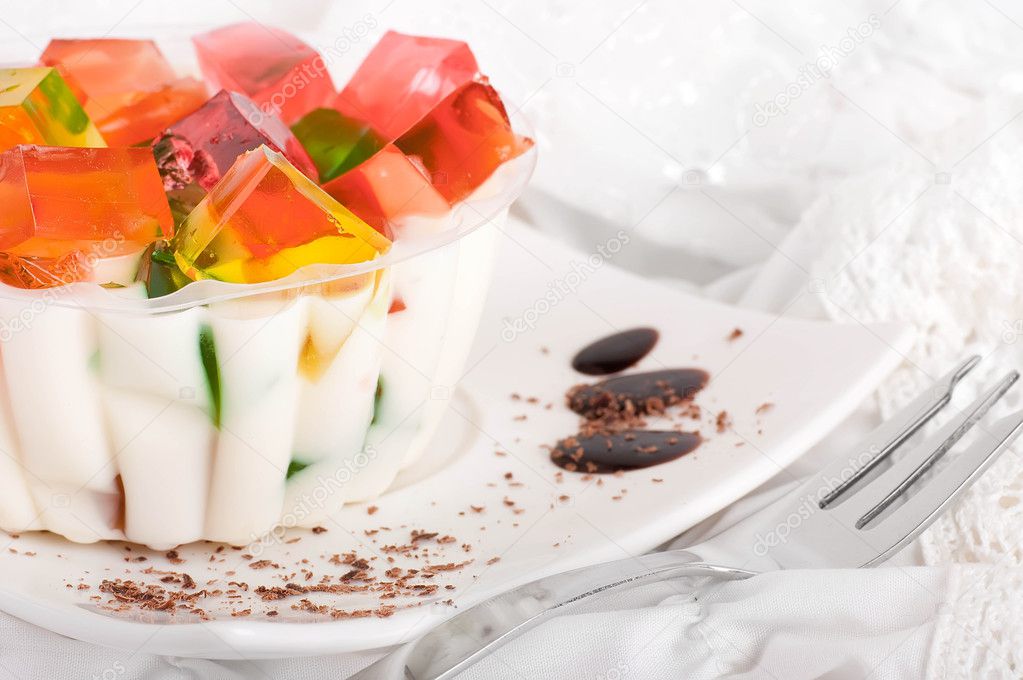 Gateau Des Morceaux De Gelee De Fruits Image Libre De Droit Par Seqoya C