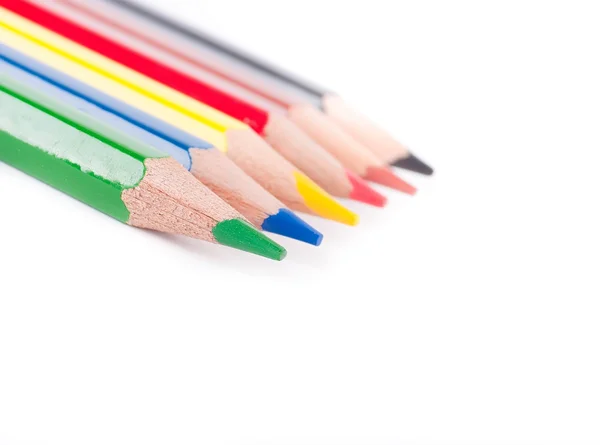 Kurşun kalem, boya ve beyaz bir arka planda fırçalar — Stok fotoğraf