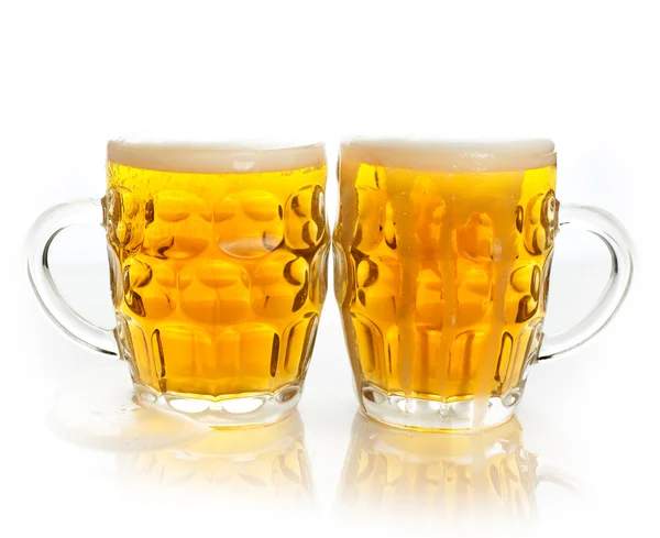 两个啤酒杯子 — 图库照片
