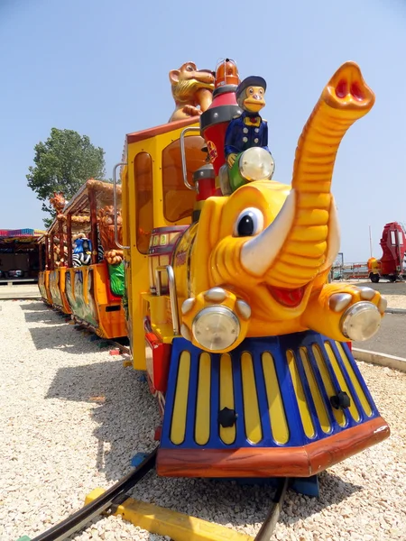 Elephant Train, Sightseeing in Safari with animals, in amusement park,circus — Stock Photo, Image