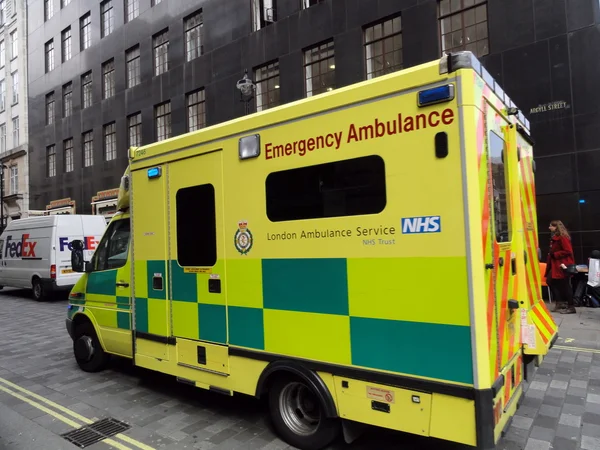 Βρετανική ασθενοφόρο έκτακτης ανάγκης στο Λονδίνο, σύνταξης — Φωτογραφία Αρχείου