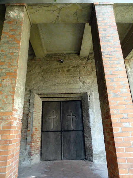 Uma velha porta de madeira — Fotografia de Stock