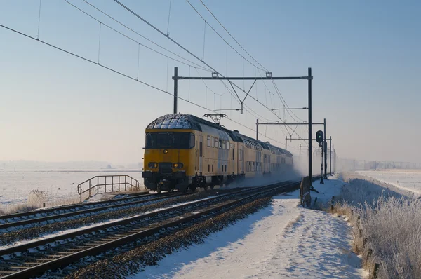Взимку поїзд — стокове фото