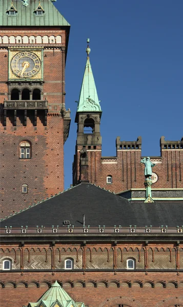 Denemarken, Kopenhagen, torens van stadhuis — Stockfoto