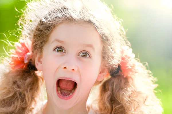 Surprised beautiful little girl — Stock Photo, Image