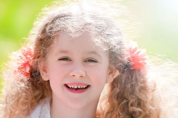 Krásná holčička, s úsměvem — Stock fotografie