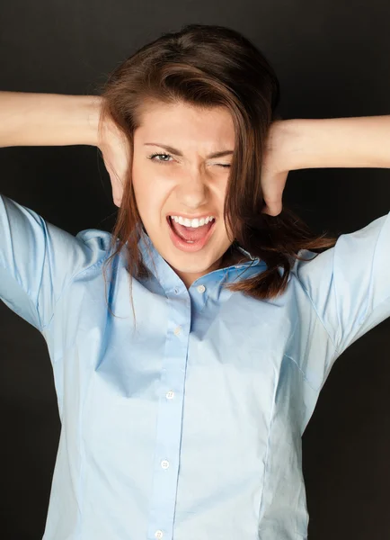 Mujer joven gritando — Foto de Stock