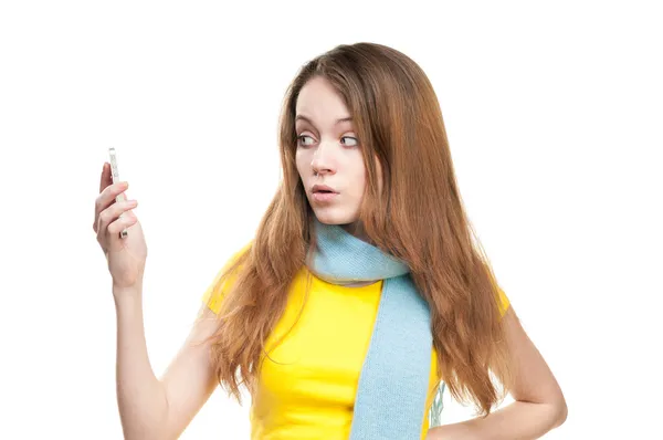 Surprised girl holding phone in her hand. — Stock Photo, Image