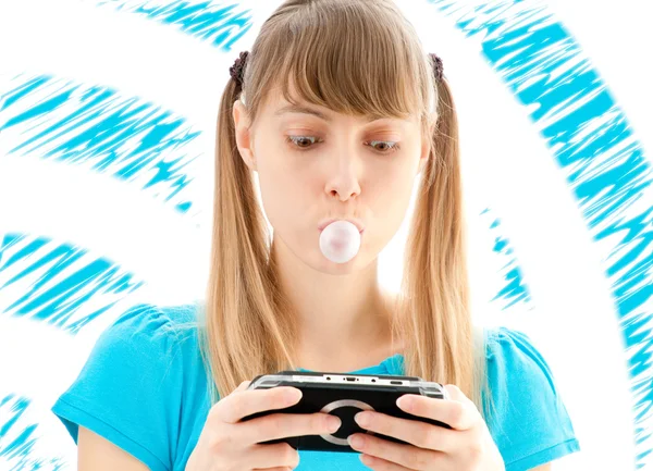 Jong meisje afspelen van video game — Stockfoto
