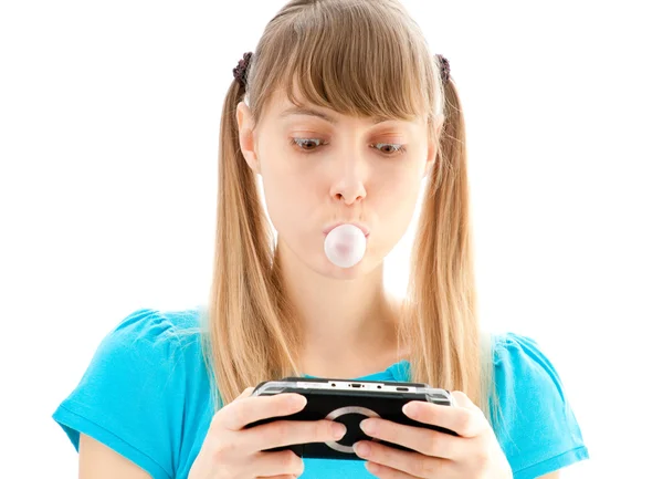 Junges Mädchen spielt Videospiel — Stockfoto