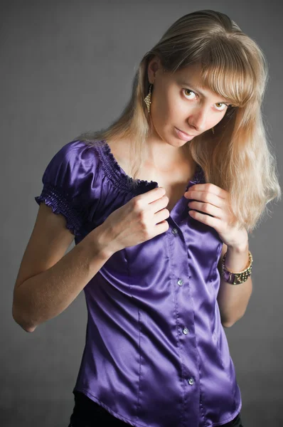 Žena v chemise — Stock fotografie
