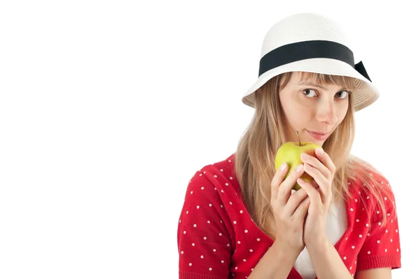 Mujer con sombrero sosteniendo manzana — Foto de Stock