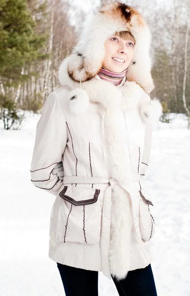 Retrato de inverno de mulher jovem — Fotografia de Stock