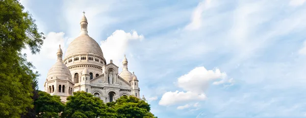Široký pohled bazilika Nejsvětějšího srdce Paříže — Stock fotografie