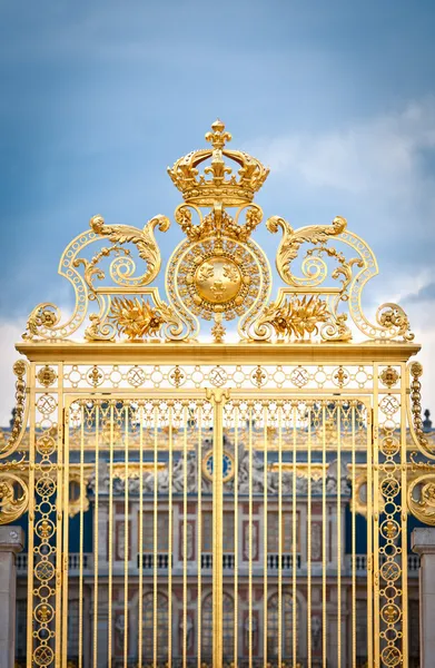 Golden gate of Chateau de Versailles. Paris, France, Europe. — Stock Photo, Image