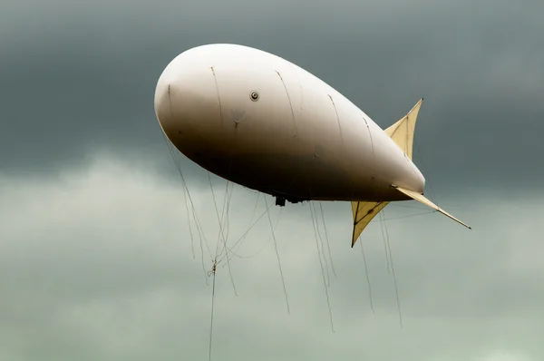 Dirigible in the sky — Stock Photo, Image