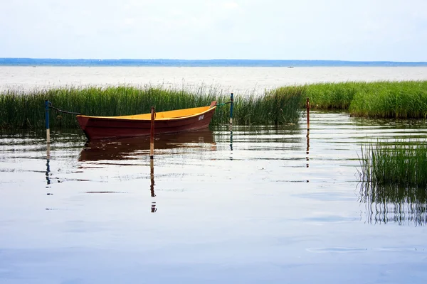 Boat in the lake — Stock Photo, Image