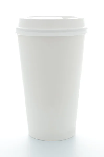 Бумажная чашка кофе с пластиковым верхом — стоковое фото