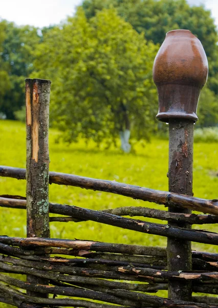 Hrnec na plot — Stock fotografie