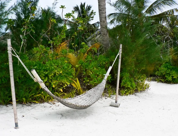 热带海滩上的吊床 — 图库照片